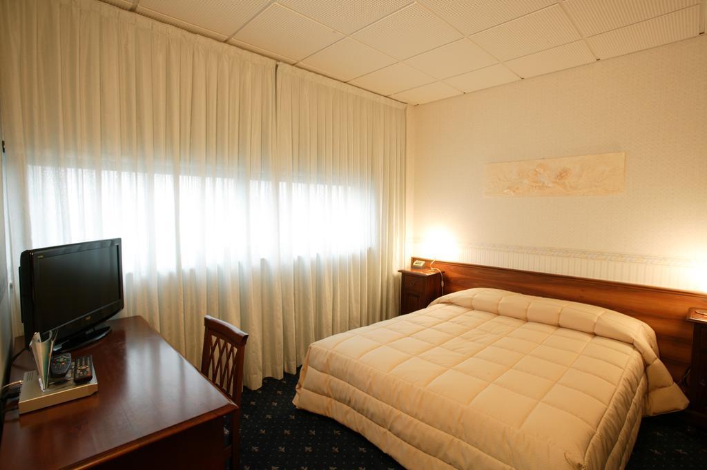 Hotel Alexander Чезена Екстер'єр фото